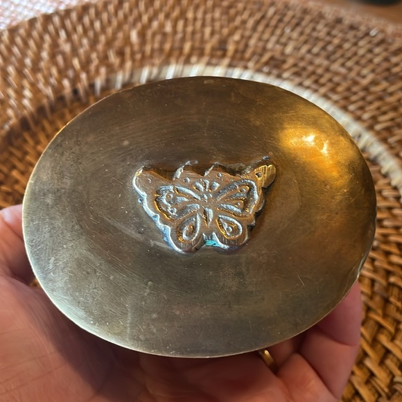 Vintage brass butterfly trinket box - Picture 2 of 12